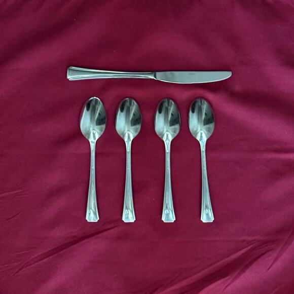 4 Oneida BORDEAUX Soup Spoons 1 Dinner Knife Stainless Flatware GLOSSY Outlined - Picture 2 of 3